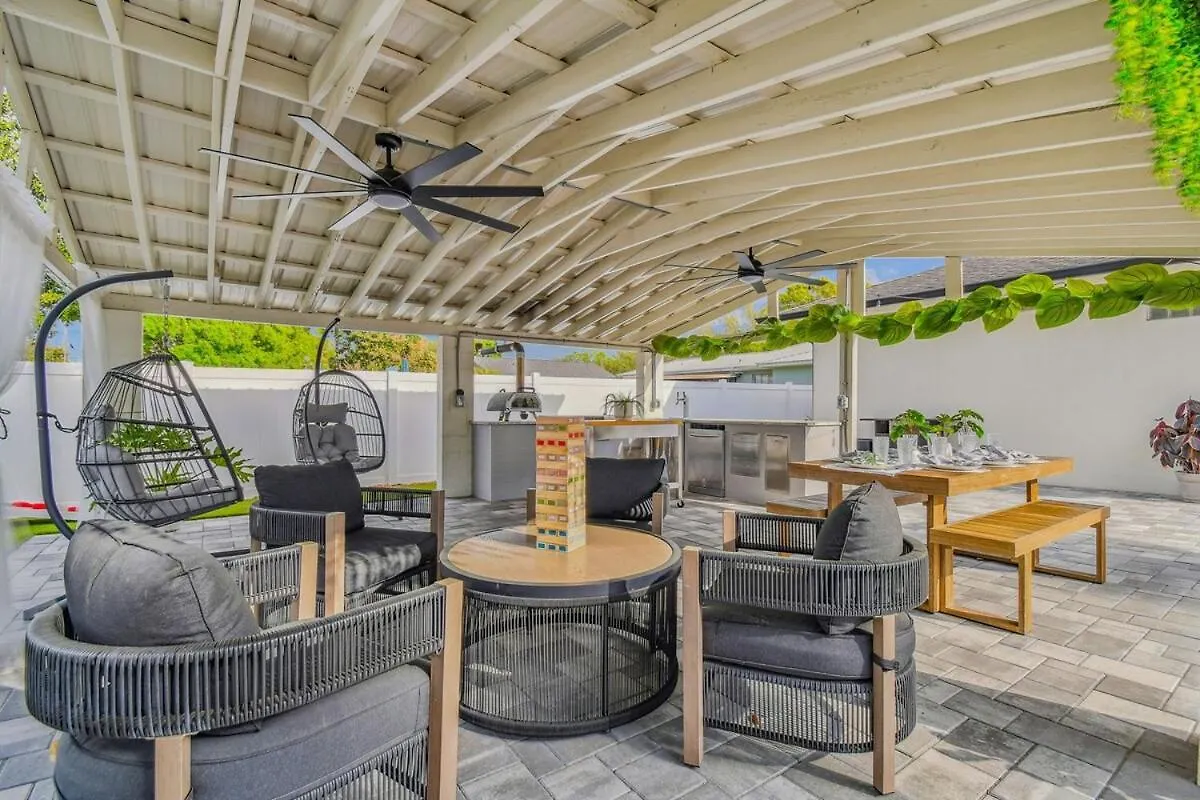 Tampa Group Retreat L Pool L Hot Tub L Outdoor Fun! Villa 0*,  Verenigde Staten