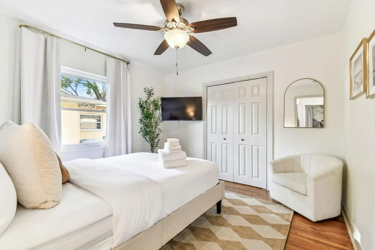 Tampa Group Retreat L Pool L Hot Tub L Outdoor Fun! Villa Vakantiehuis
