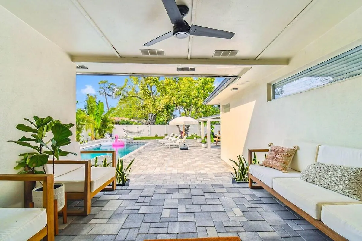 Tampa Group Retreat L Pool L Hot Tub L Outdoor Fun! Villa 0*,  Verenigde Staten
