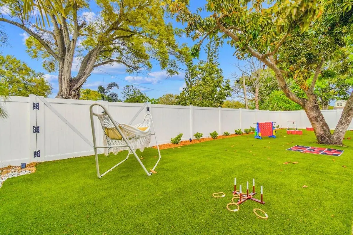 Vakantiehuis Tampa Group Retreat L Pool L Hot Tub L Outdoor Fun! Villa
