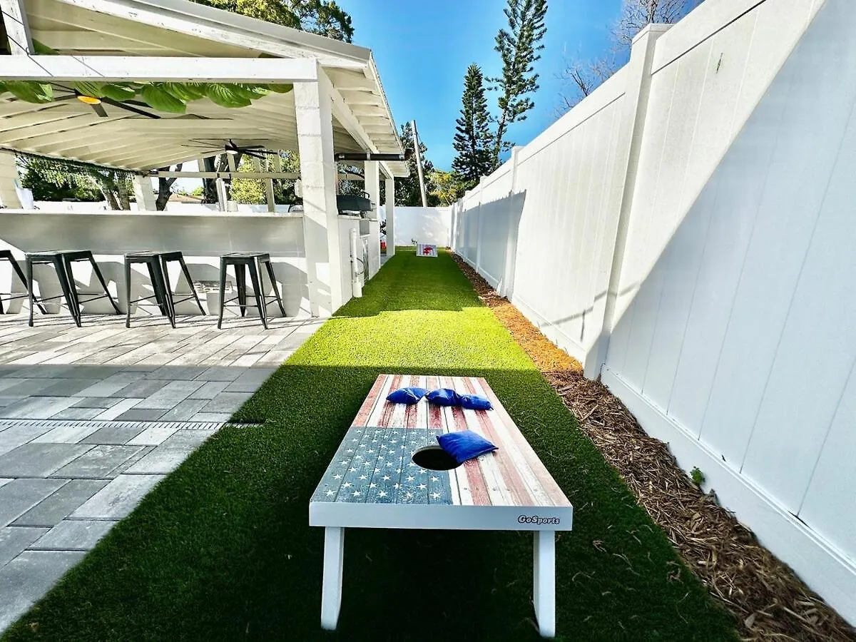 Tampa Group Retreat L Pool L Hot Tub L Outdoor Fun! Villa 0*,  Verenigde Staten