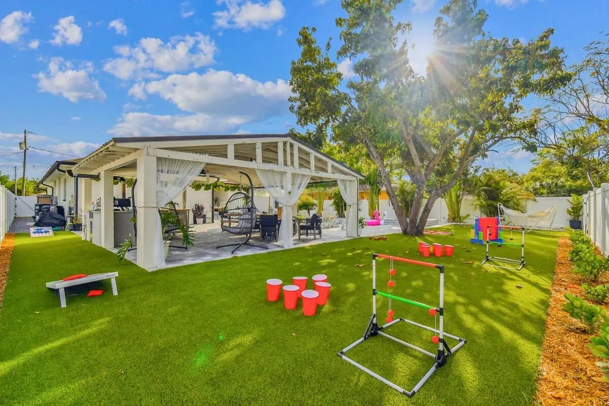 Vakantiehuis Tampa Group Retreat L Pool L Hot Tub L Outdoor Fun! Villa