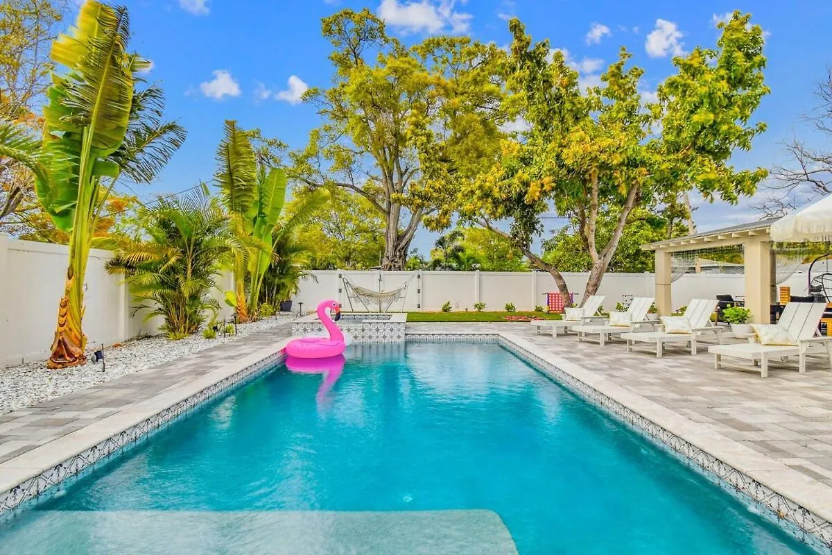 Tampa Group Retreat L Pool L Hot Tub L Outdoor Fun! Villa Verenigde Staten