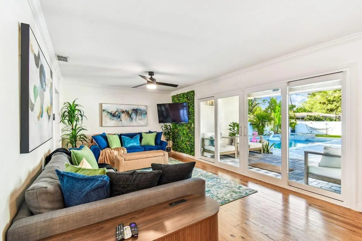 Vakantiehuis Tampa Group Retreat L Pool L Hot Tub L Outdoor Fun! Villa Verenigde Staten