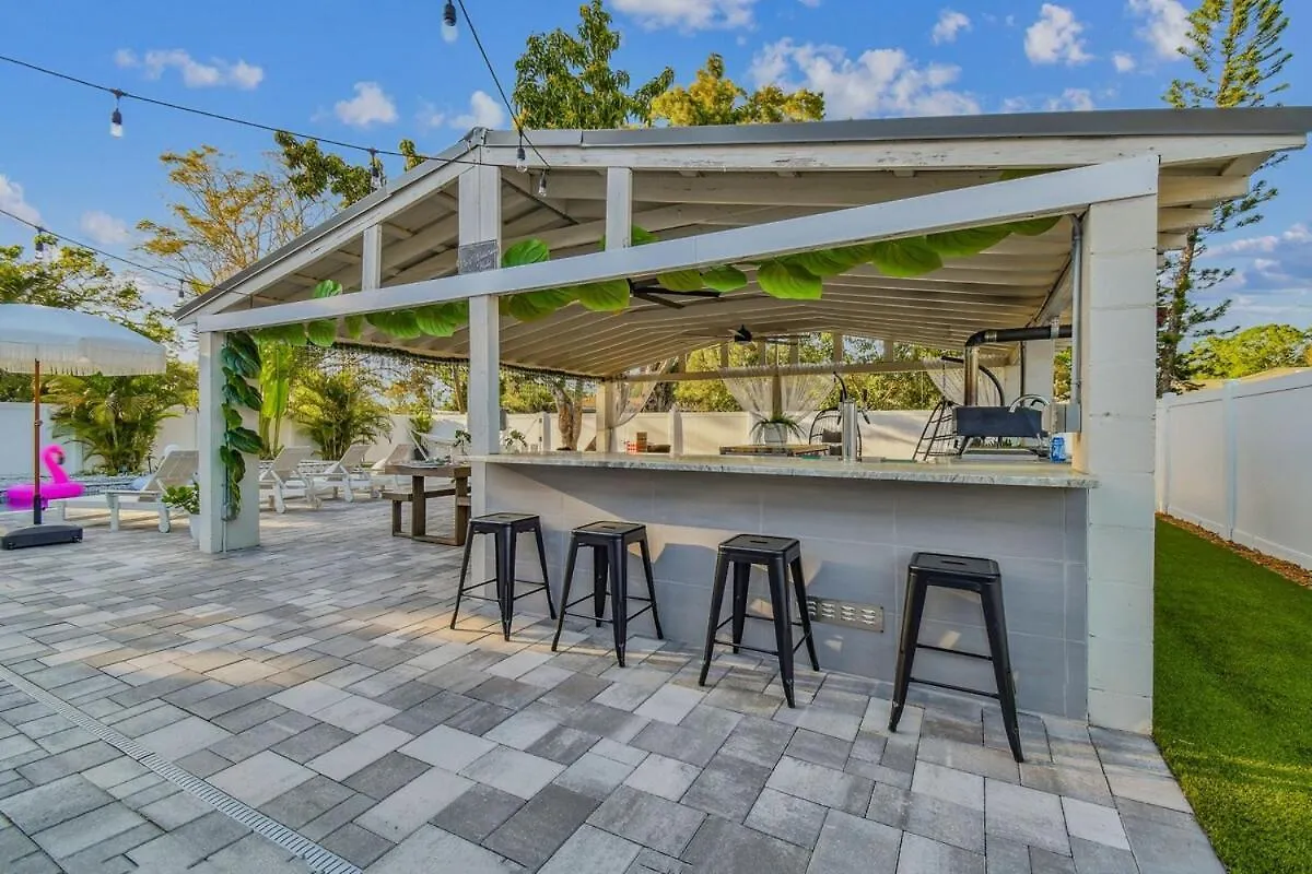 Vakantiehuis Tampa Group Retreat L Pool L Hot Tub L Outdoor Fun! Villa Verenigde Staten