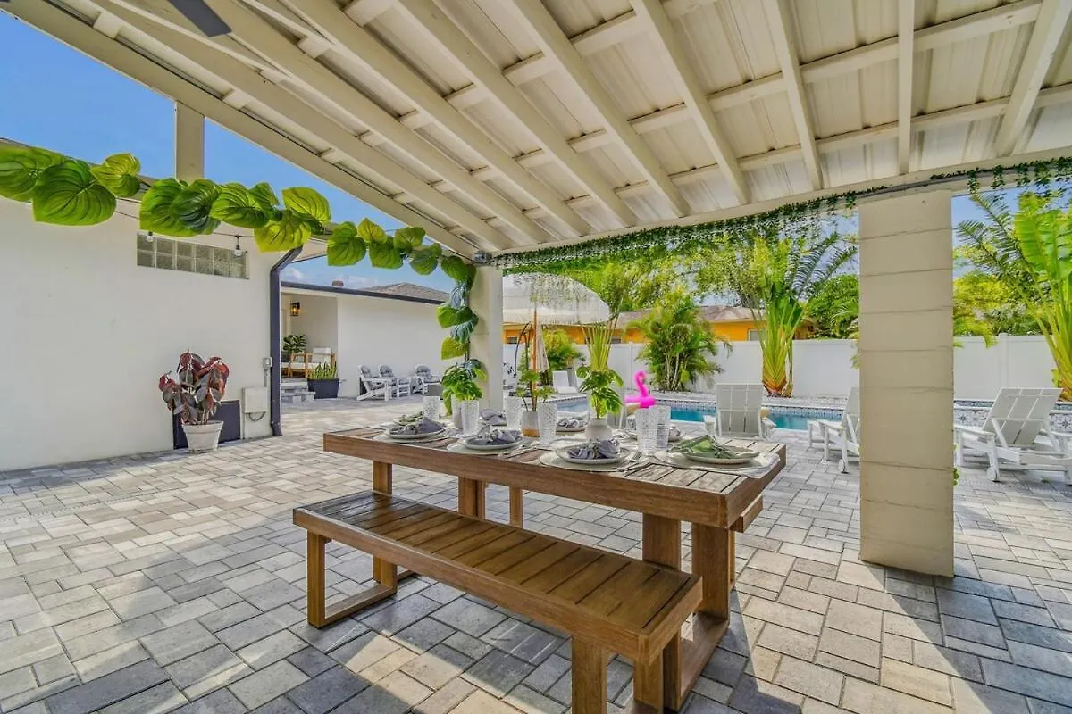 Vakantiehuis Tampa Group Retreat L Pool L Hot Tub L Outdoor Fun! Villa