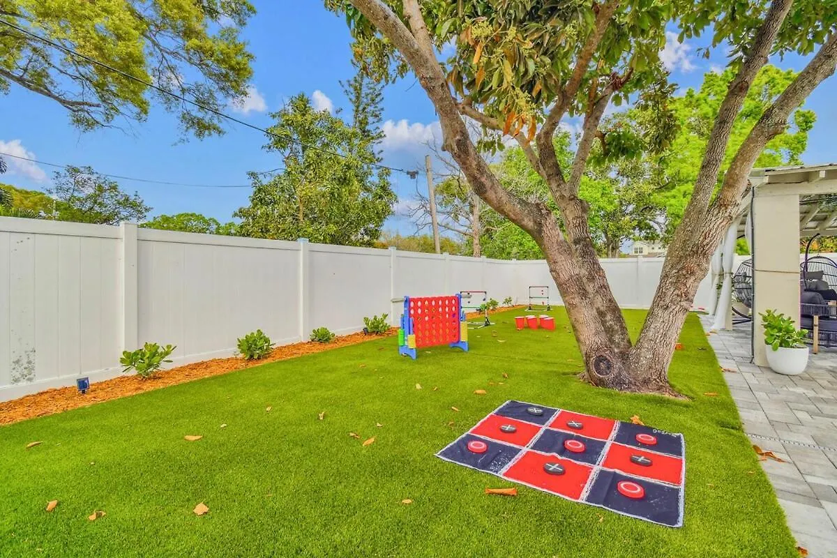 Tampa Group Retreat L Pool L Hot Tub L Outdoor Fun! Villa Verenigde Staten